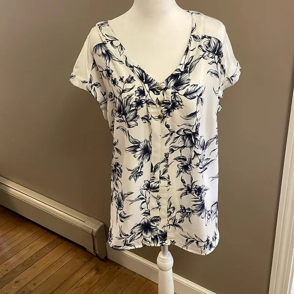 Fortune+Ivy mixed media top - Picture 2 of 7